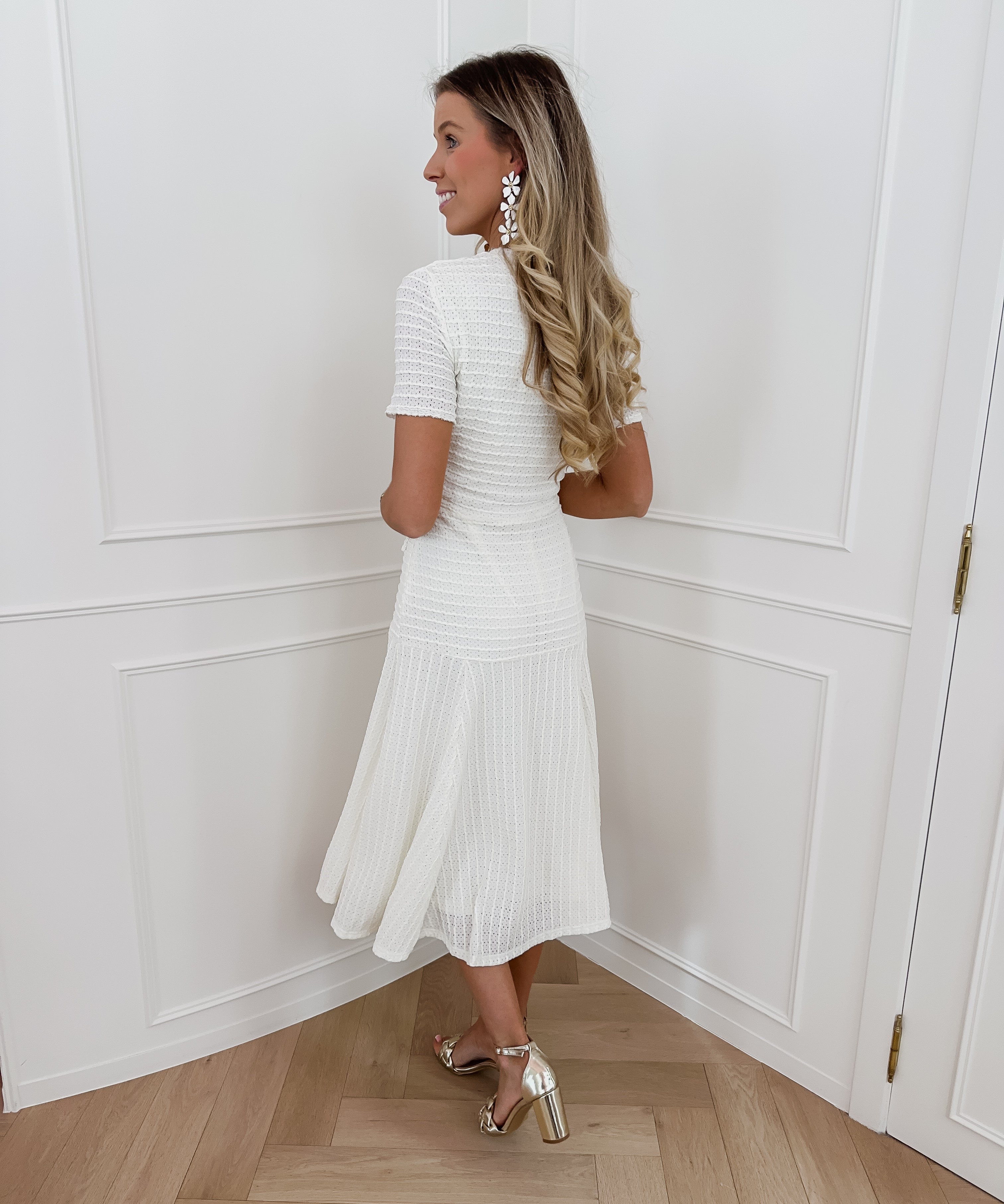Crème Short Sleeve Flaire Dress