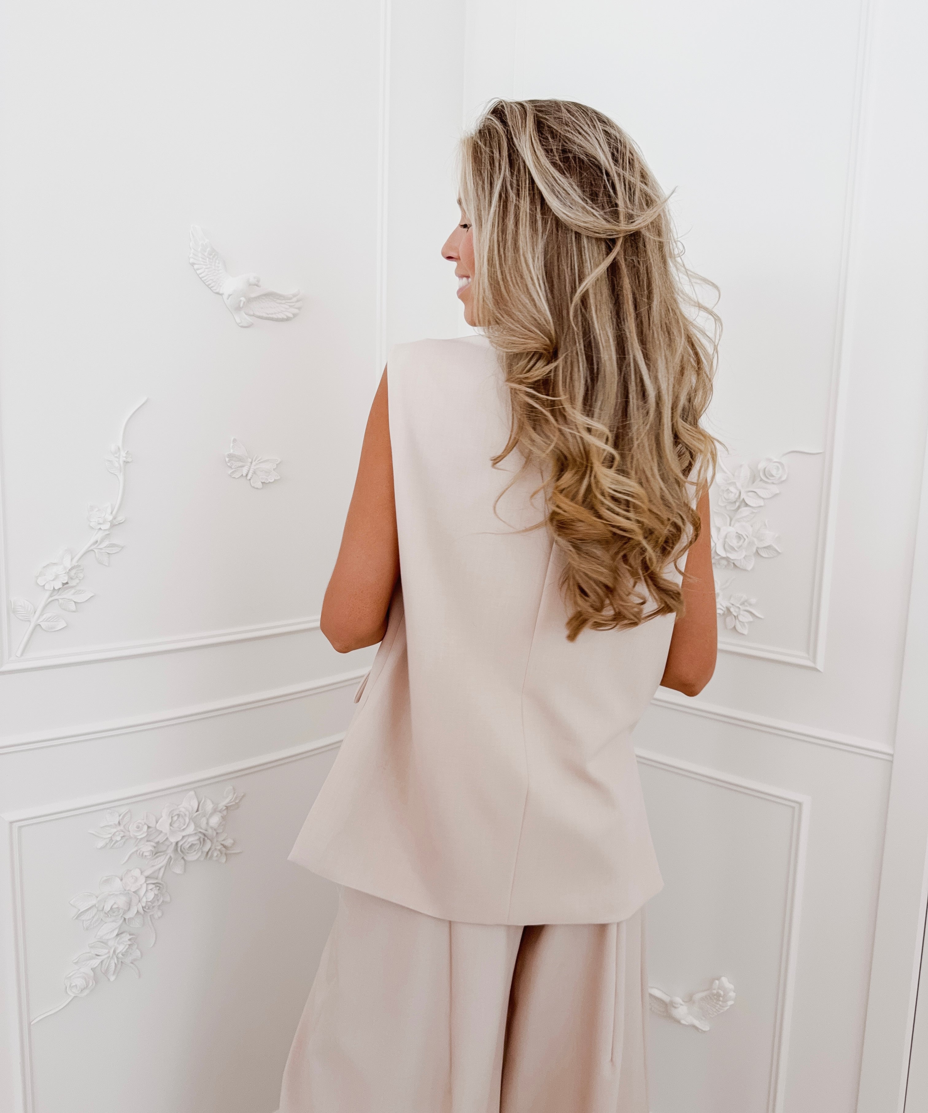 Beige Sleeveless Anna Blazer