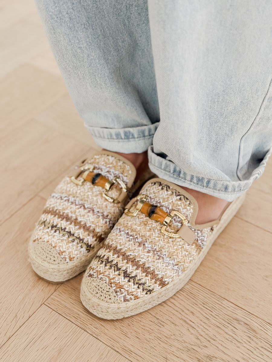 Crème Detail Buckle Loafers