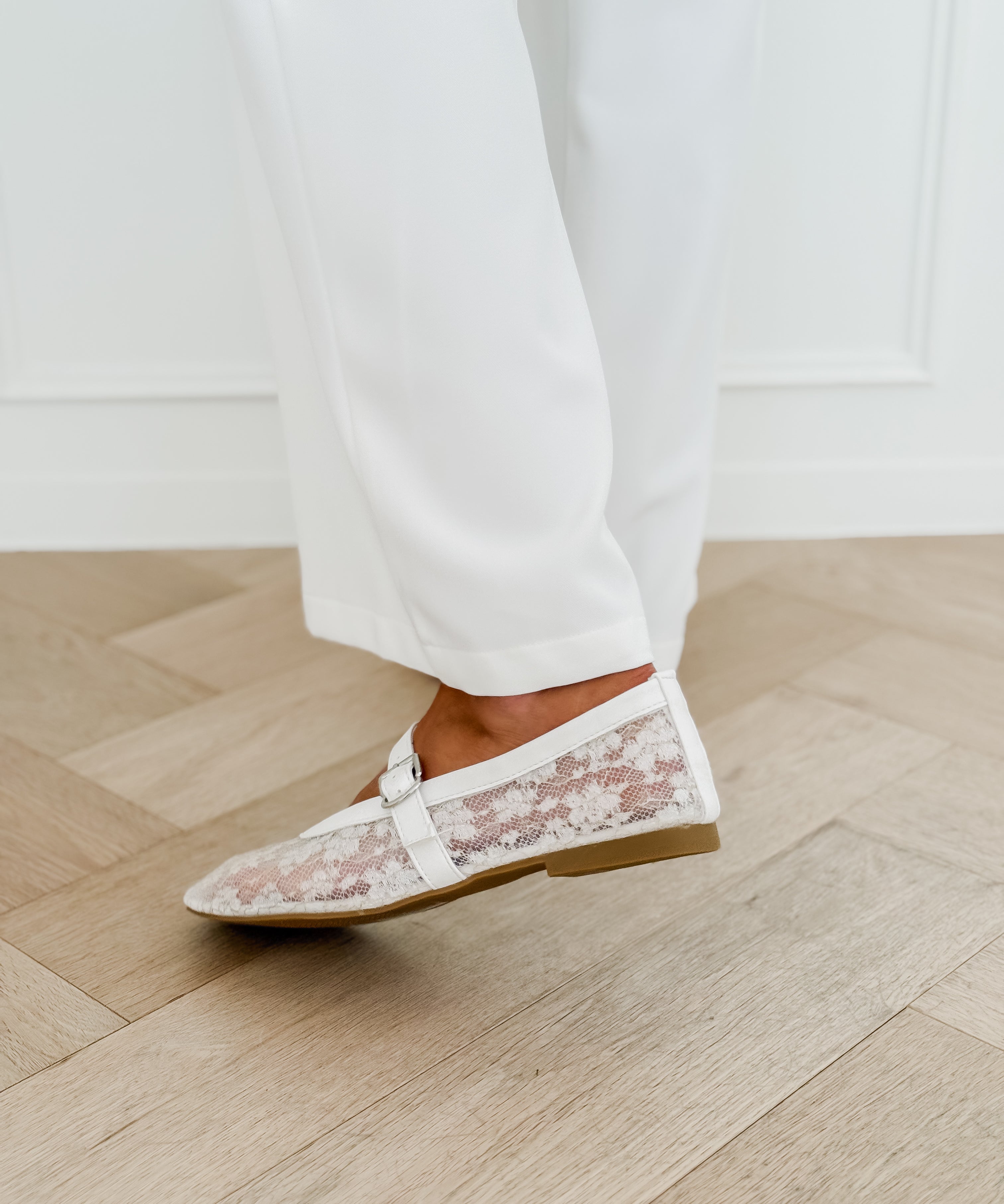 White Golden Detail Lace Ballerina