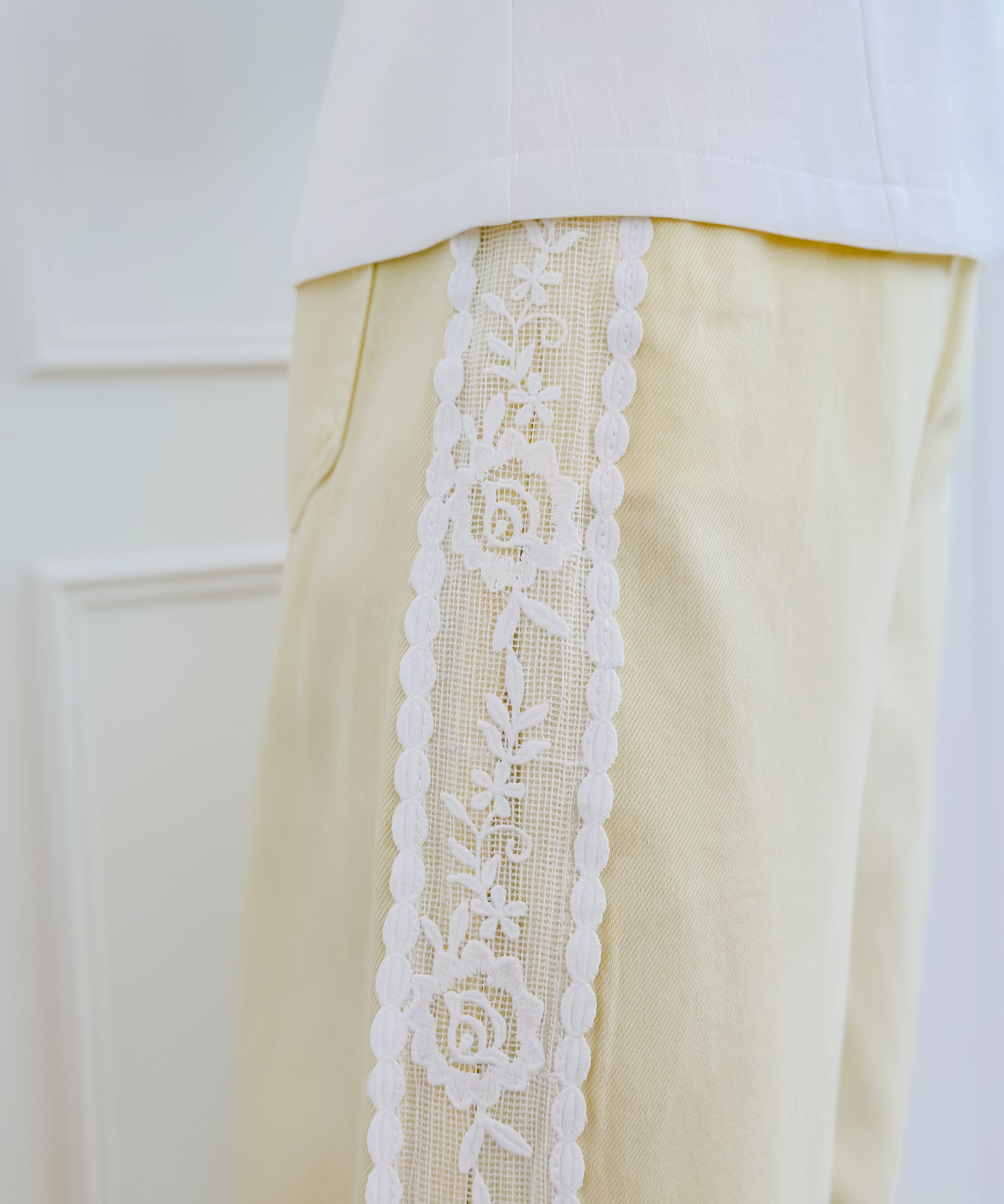 Soft Yellow Side Lace Jeans