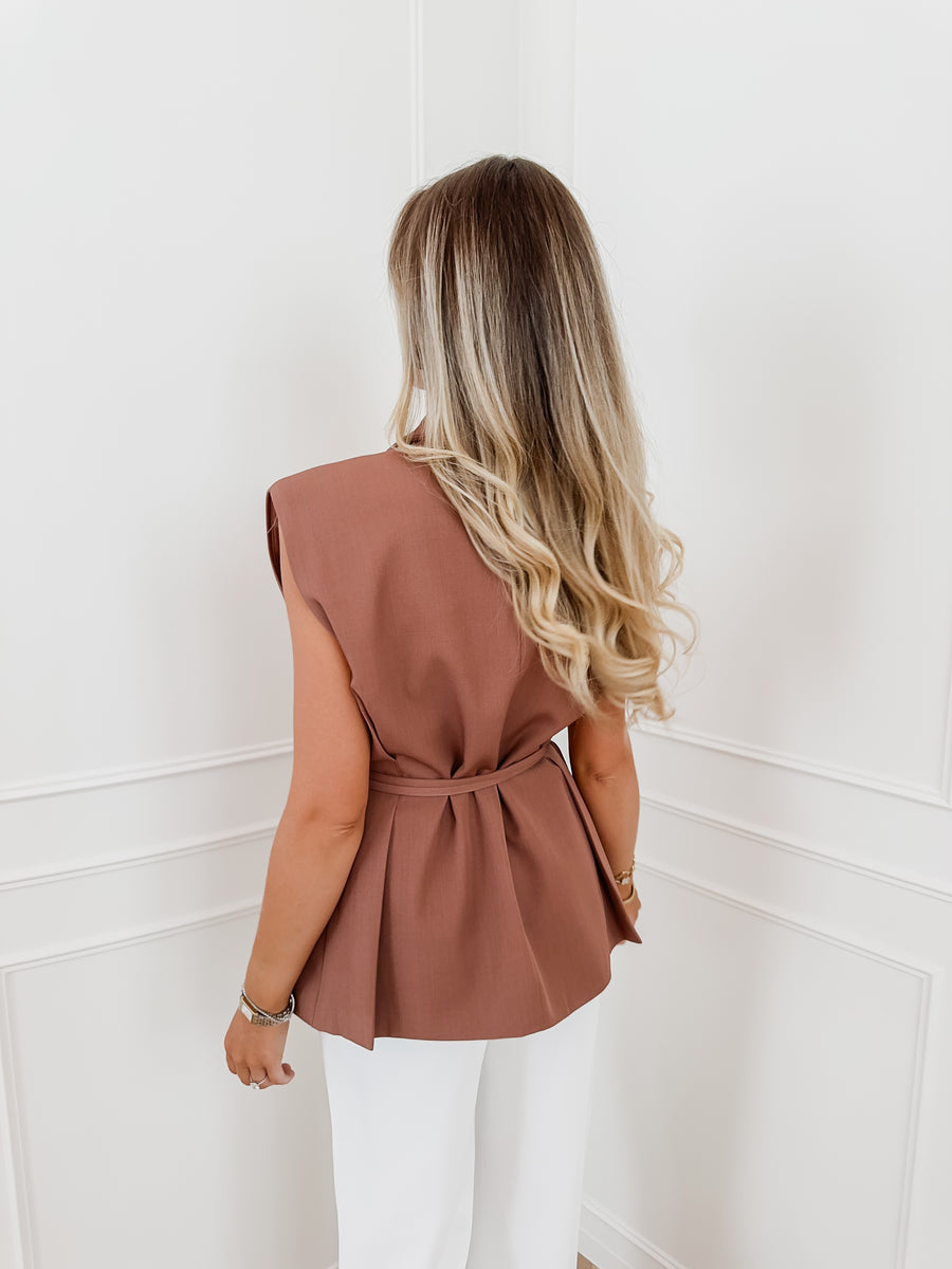 Rusty Sleeveless Jasmine Blazer