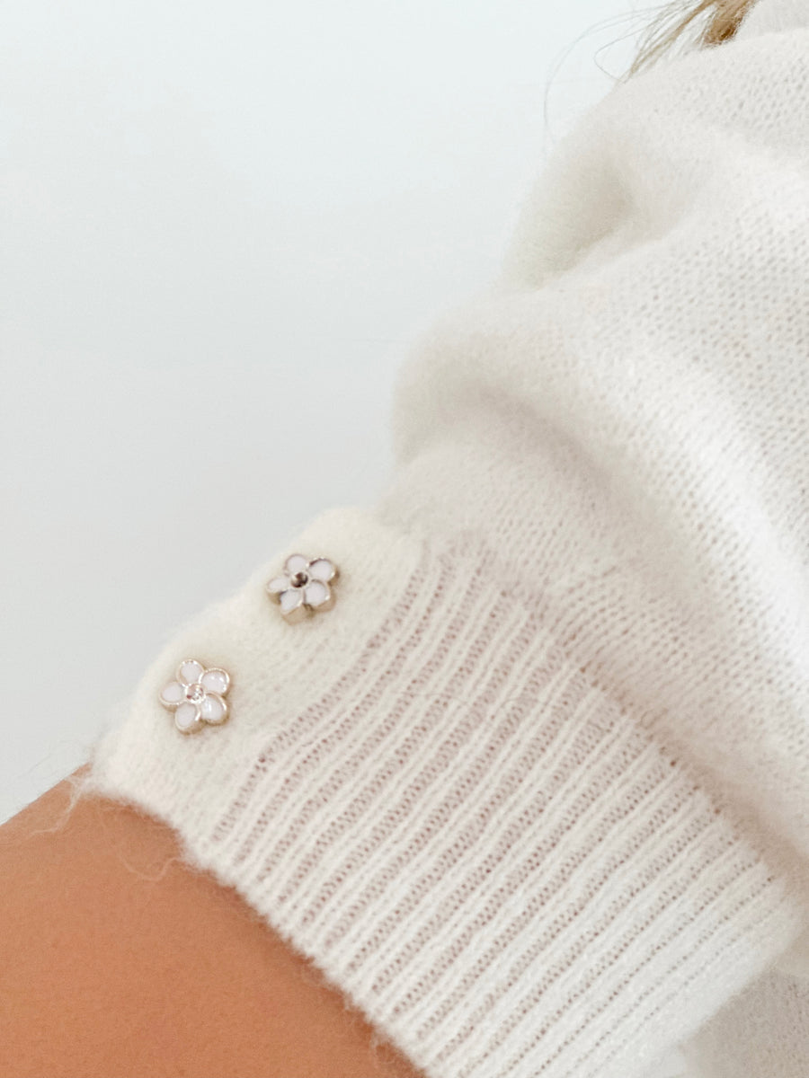 White Flower Diamond Button Sweater (Short Sleeve)
